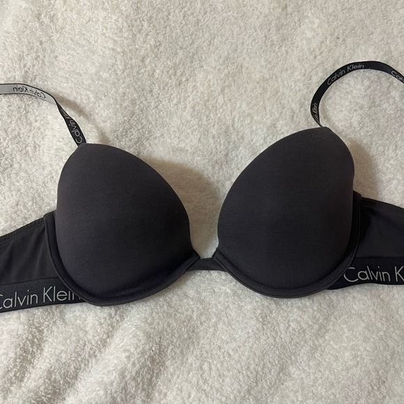 Calvin Klein grey push-up bra - Picture 3 of 5